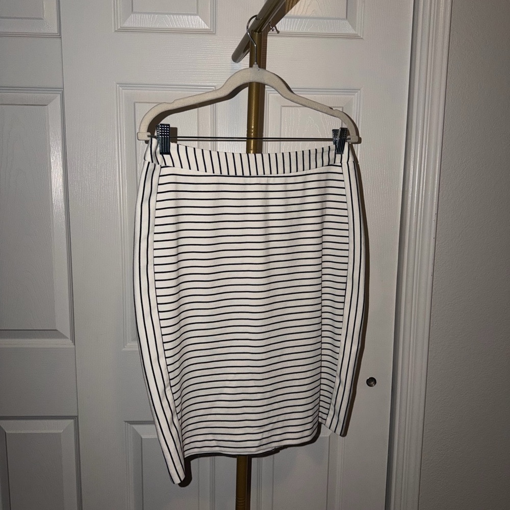 🌺 301 Calvin Klein Black & White Striped Pencil Skirt Size 8